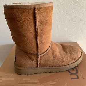Ugg classic short size 7